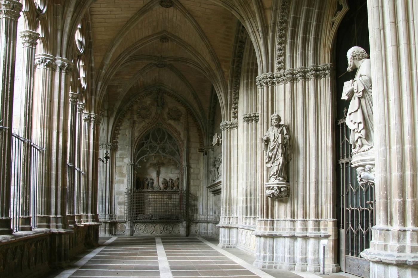 Détail du portique de la cathédrale de Notre Dame